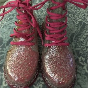 New size 3 girls boots